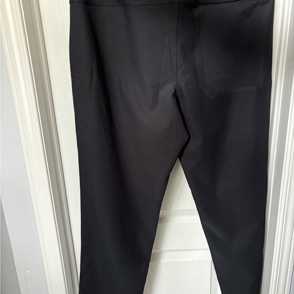Lululemon | Engineered Tech-Woven pant - Picture 2 of 5